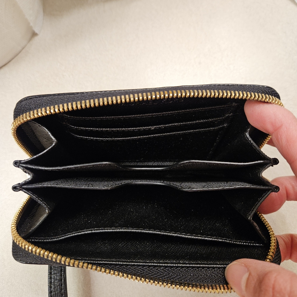 Michael Kors Black and Gold Key Holder - Picture 5 of 5